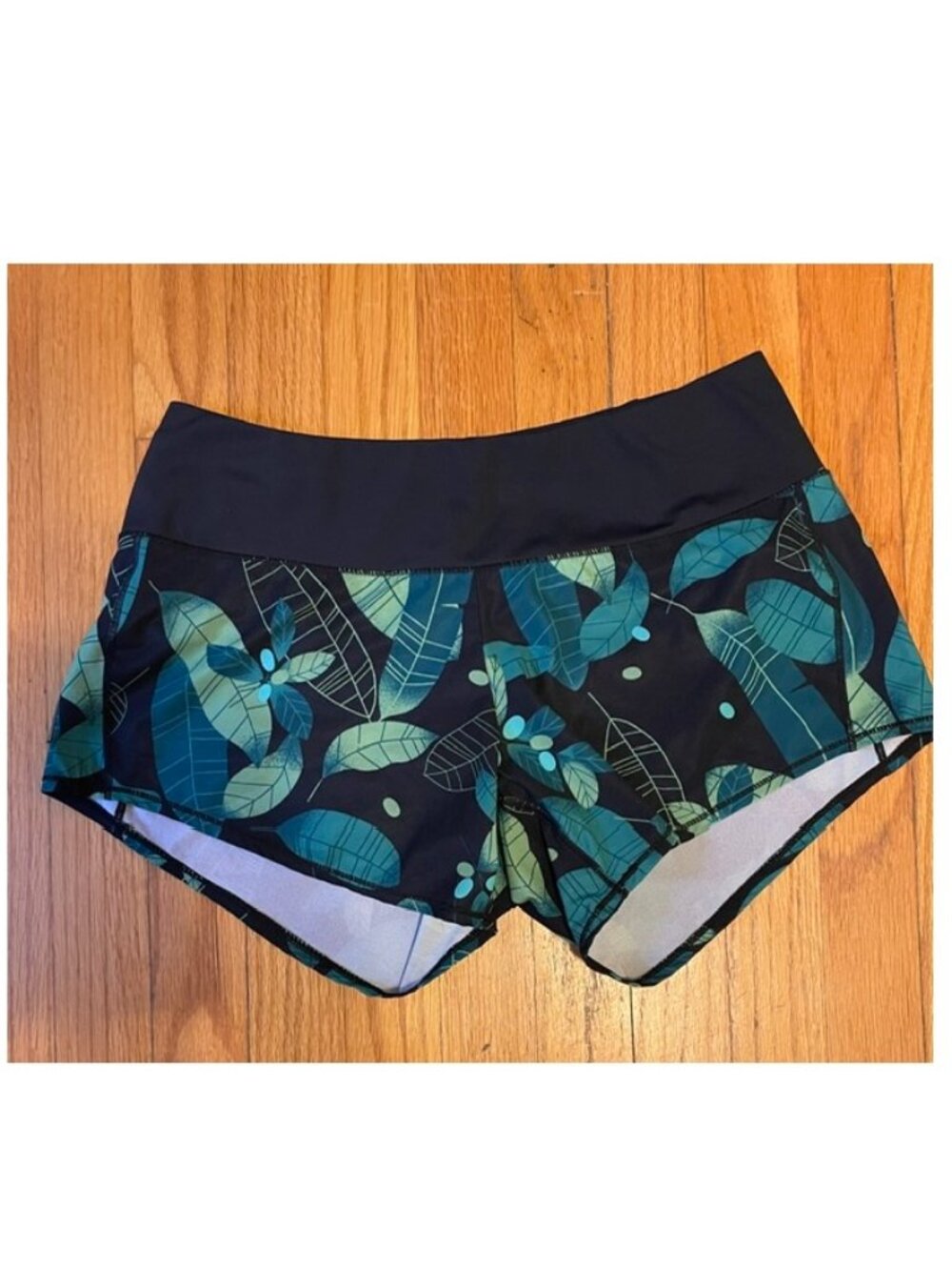OISELLE Sz 4 ROGA Shorts Olives Foliage